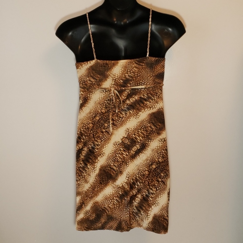 B. Split Dress - Picture 2 of 4